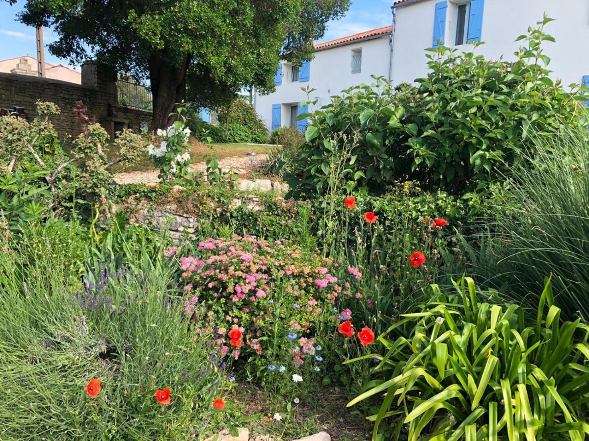 L'Enclos Bleu, Gite - Marais Poitevin Avec Piscine Chauffee Chaille-Les-Marais Экстерьер фото