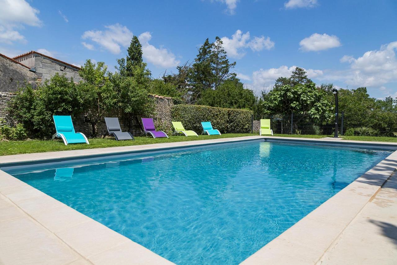 L'Enclos Bleu, Gite - Marais Poitevin Avec Piscine Chauffee Chaille-Les-Marais Экстерьер фото